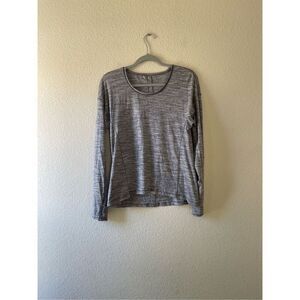 Lululemon Gray Heathered Long Sleeve shirt w/ Thumbholes‎ size 8